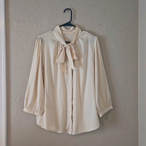 Tops - Womens puff sleeve tie neck blouse